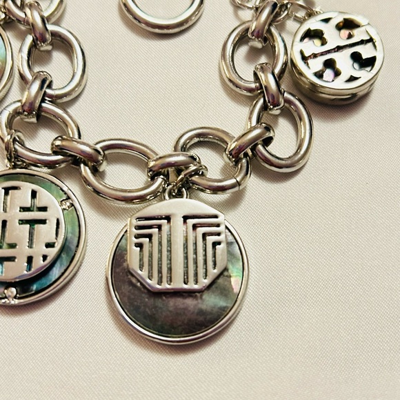🔥NWOT🔥RARE Tory Burch Iridescent Charm Bracelet - Picture 5 of 13